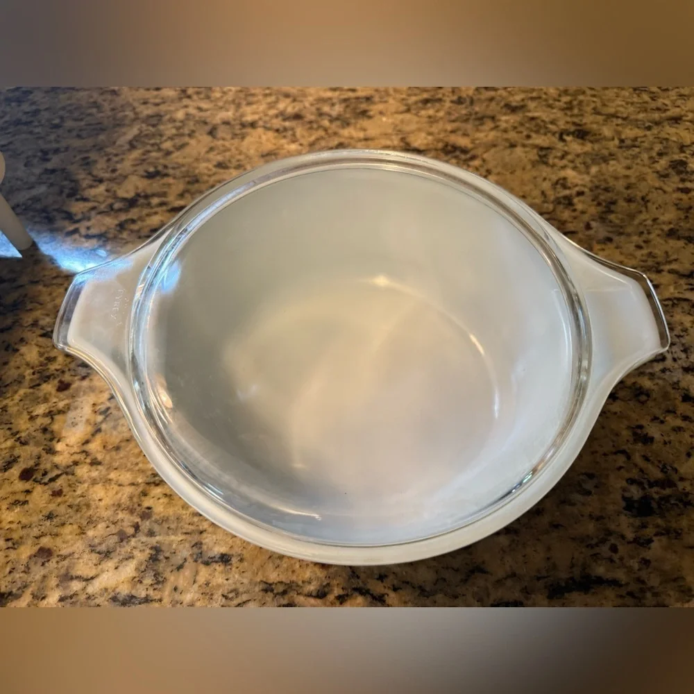 Pyrex Verde Green / Avocado Green  475-B Covered 2.5 Quart Casserole Dish